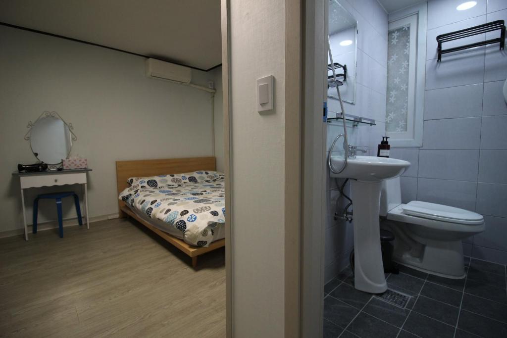 Bunk Backpackers Guesthouse photo