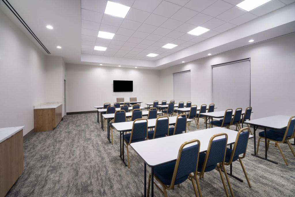 Staybridge Suites - Louisville - Expo Center by IHG photo