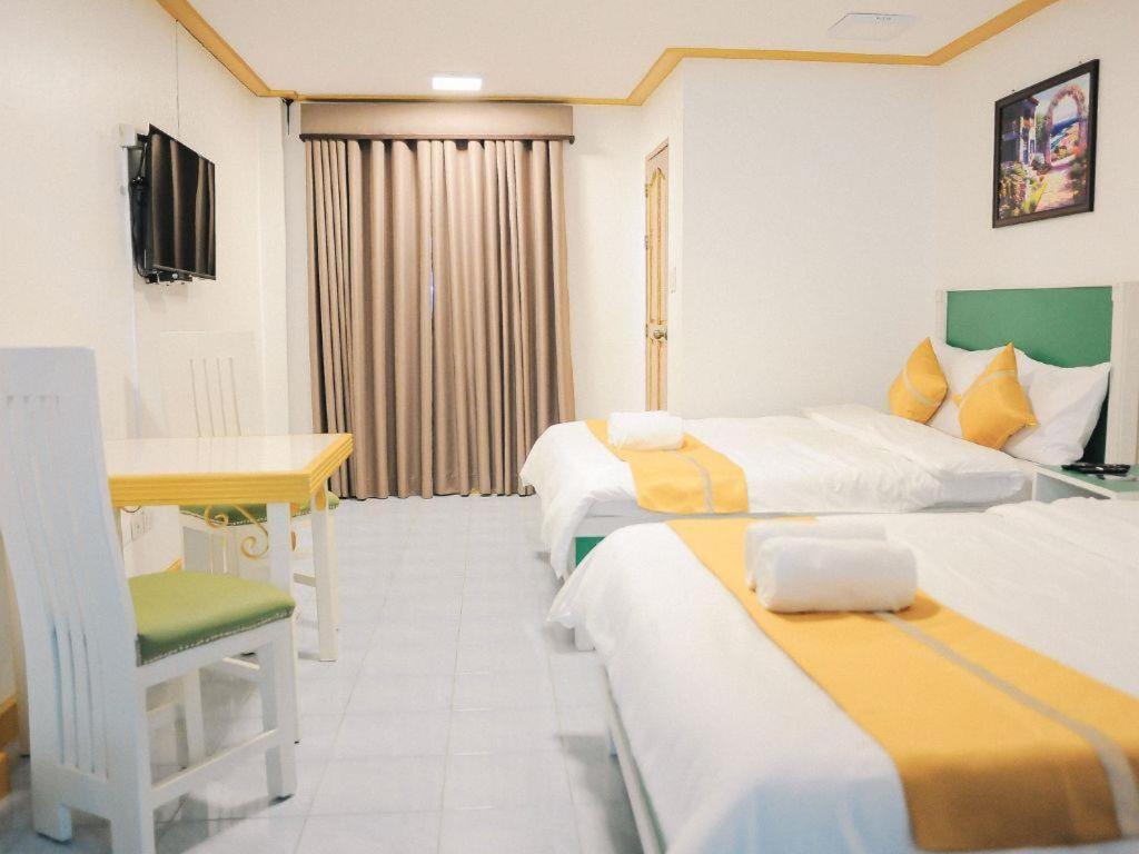 Postel nebo postele na pokoji v ubytování Villa Excellance Beach and Wave Pool Resort
