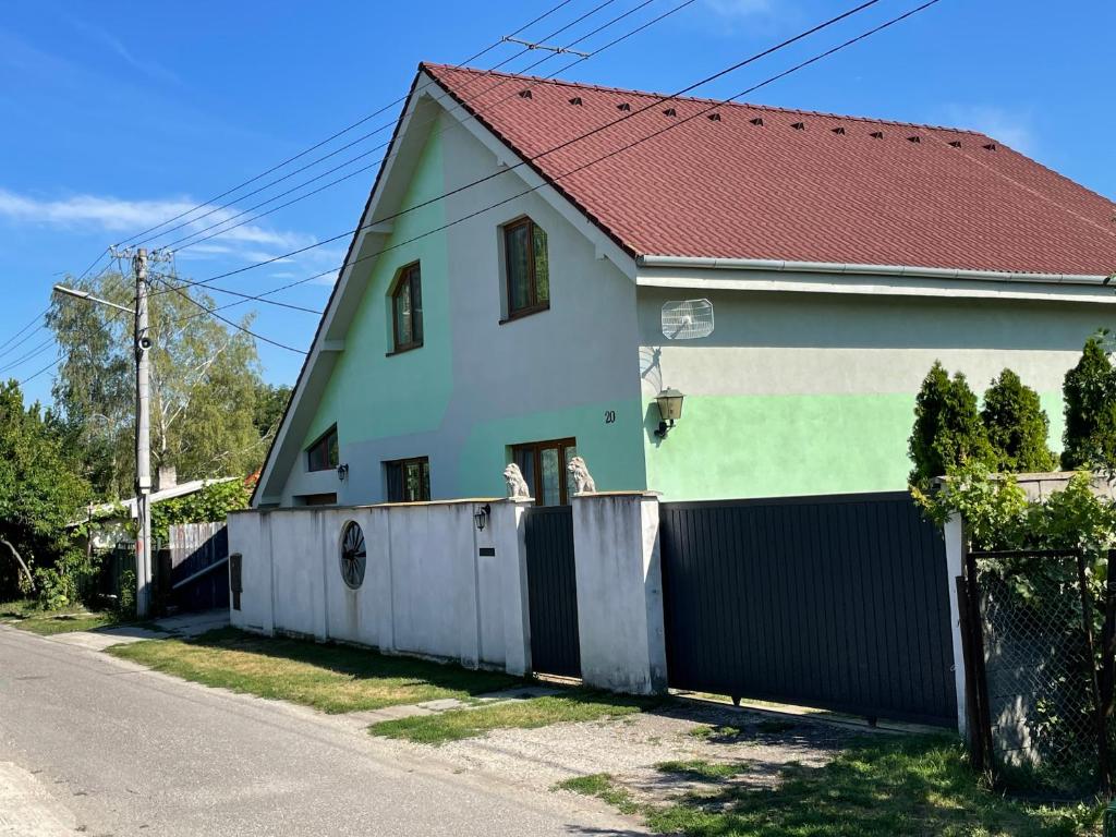 Budova, kde se prázdninový dům nachází