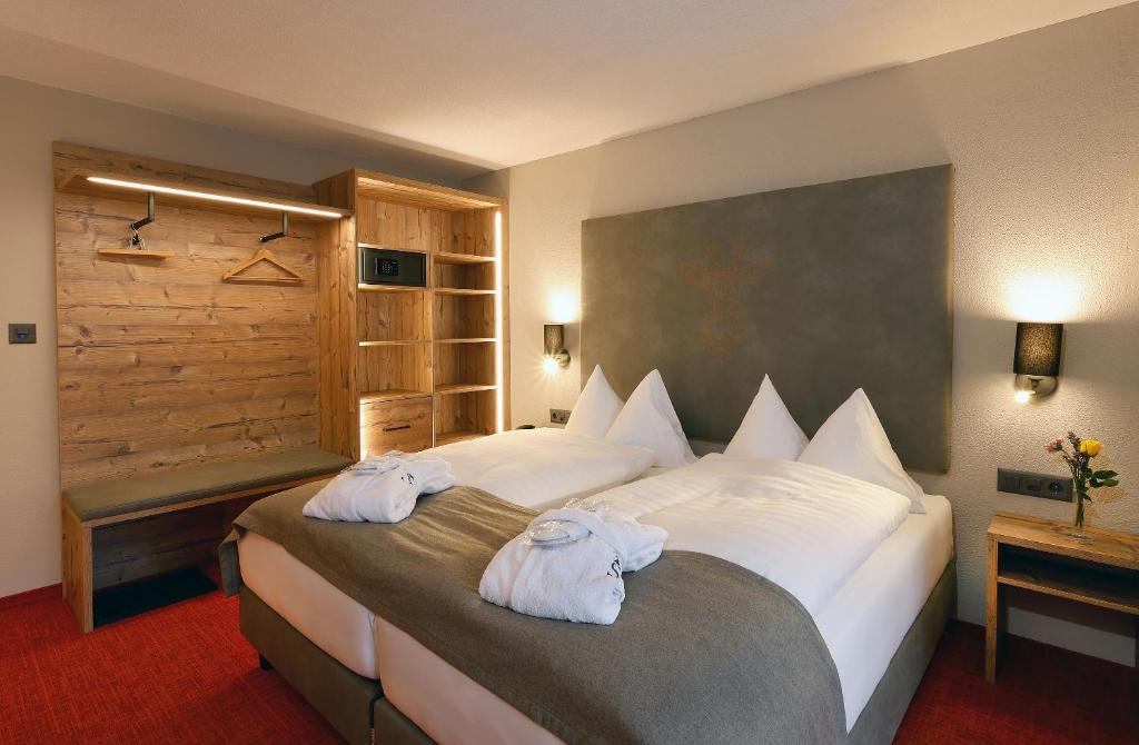 Postel nebo postele na pokoji v ubytování Silvretta Parkhotel
