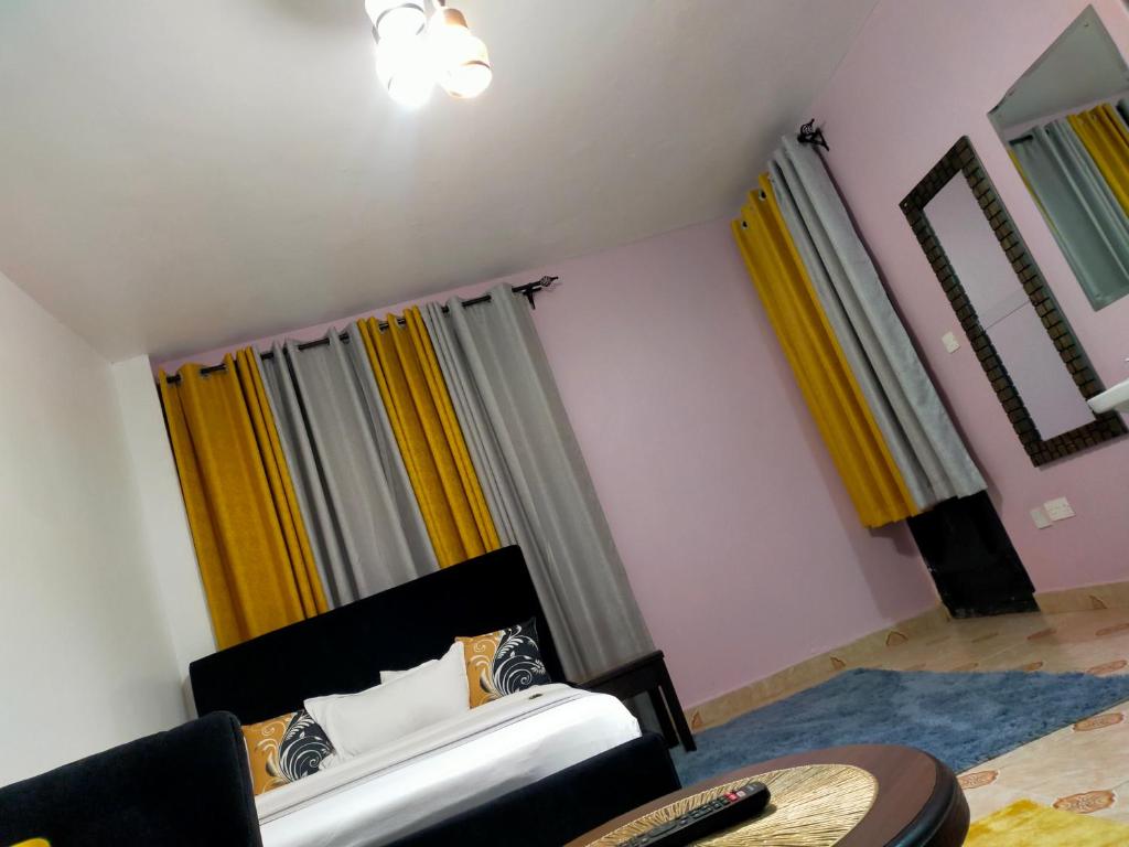 Postel nebo postele na pokoji v ubytování Joy fully furnished apartment