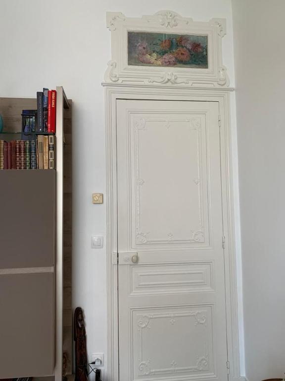 Knihovna v apartmánu