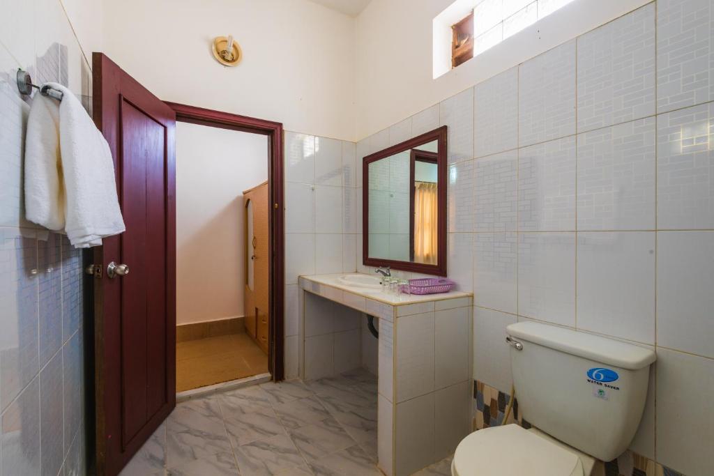 Koupelna v ubytování Heng Long Villa