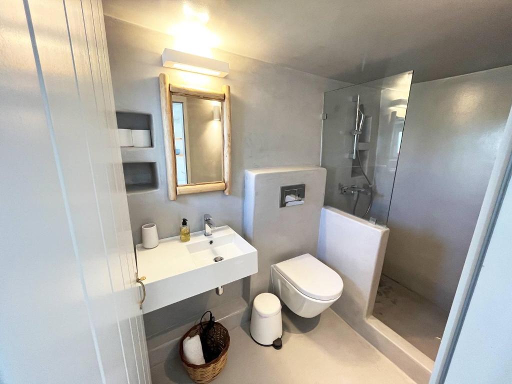 Zdjęcie z galerii obiektu Cycladic Modern Apartment in the Heart of Parikia w mieście Parikia