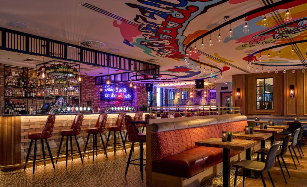 Um restaurante ou outro lugar para comer em NYX Hotel Dublin Christchurch