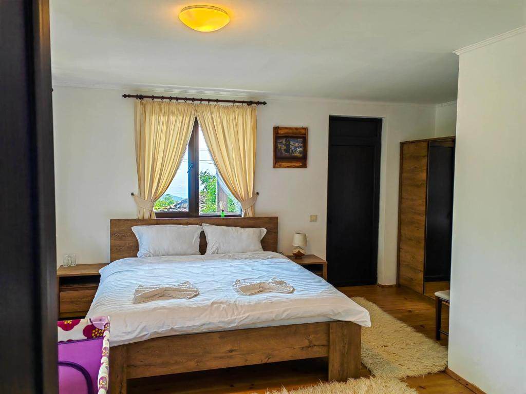 Postel nebo postele na pokoji v ubytování Rimovata Kashta Guest House