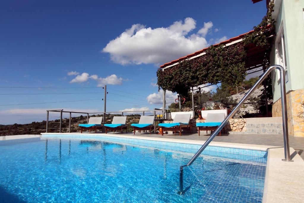 Fotografia z galérie ubytovania Family friendly house with a swimming pool Kanica, Rogoznica - 10367 v Rogoznici