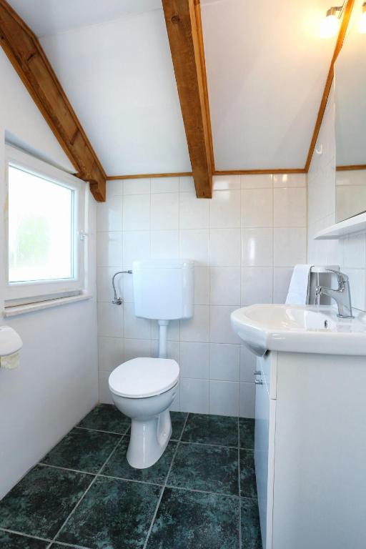 Fotografia z galérie ubytovania Family friendly house with a swimming pool Kanica, Rogoznica - 10367 v Rogoznici