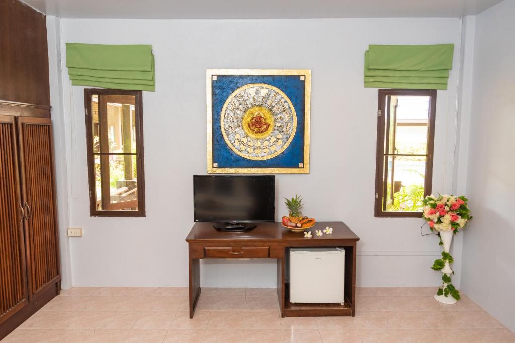TV a/nebo společenská místnost v ubytování Satva Samui Yoga and Wellness Resort