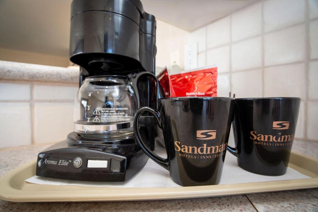Příslušenství pro přípravu čaje a kávy v ubytování Sandman Suites Surrey - Guildford