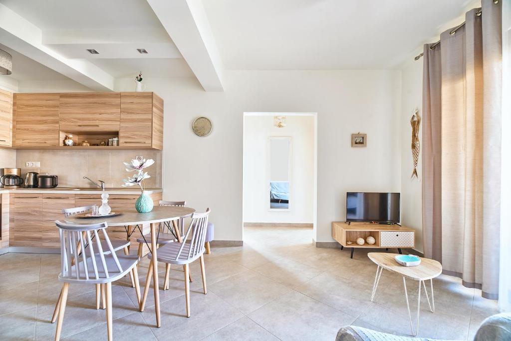 Lydia's Apartments - 17