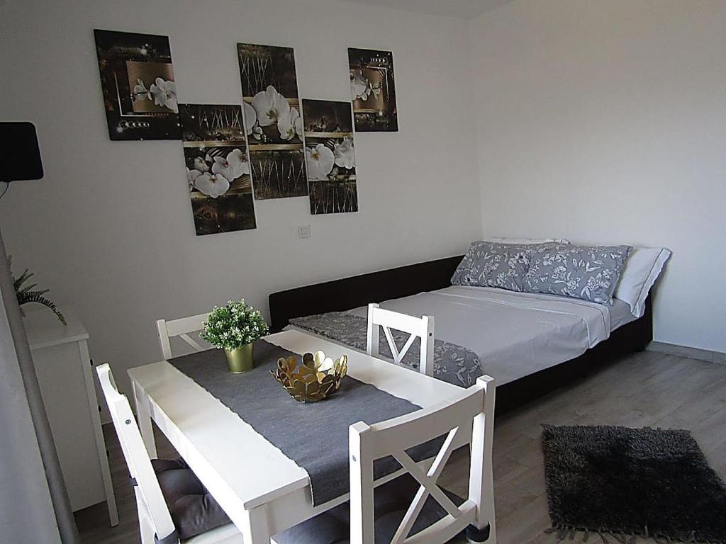 Fotografie z fotogalerie ubytování Apartments with a parking space Zubovici, Pag - 19139 v destinaci Zubovići