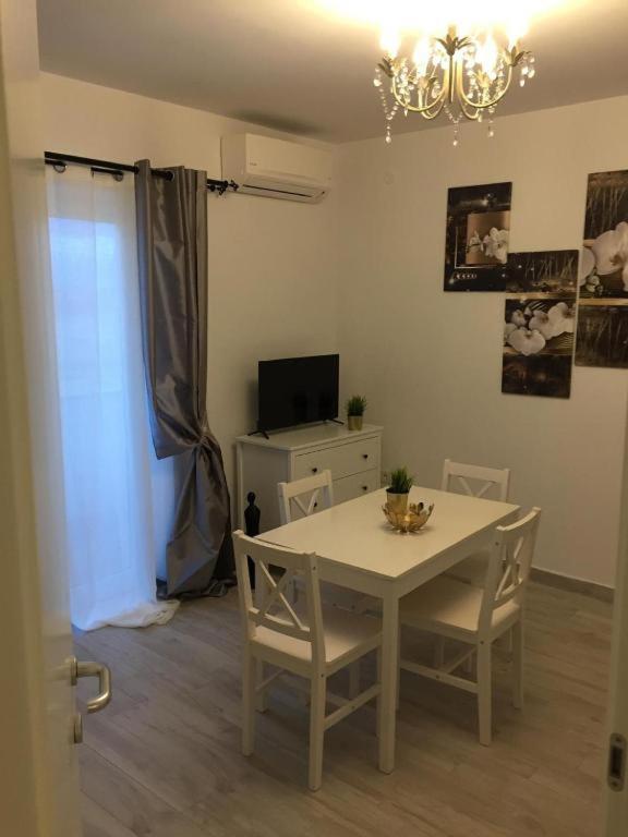 Fotografie z fotogalerie ubytování Apartments with a parking space Zubovici, Pag - 19139 v destinaci Zubovići