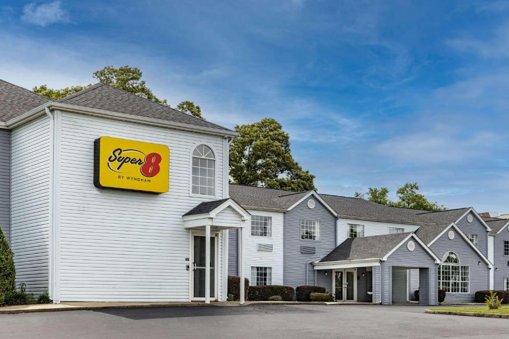 Econo Lodge InnandSuites Pensacola
