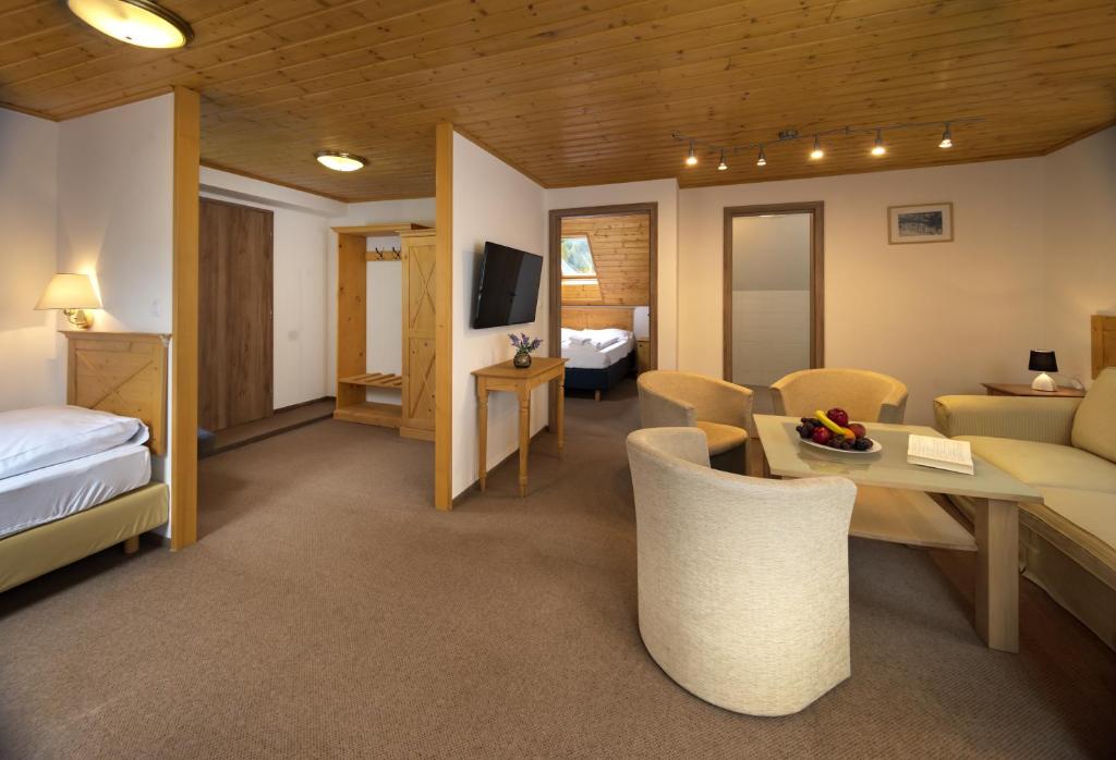 Łóżko lub łóżka w pokoju w obiekcie Hotel Tři Růže