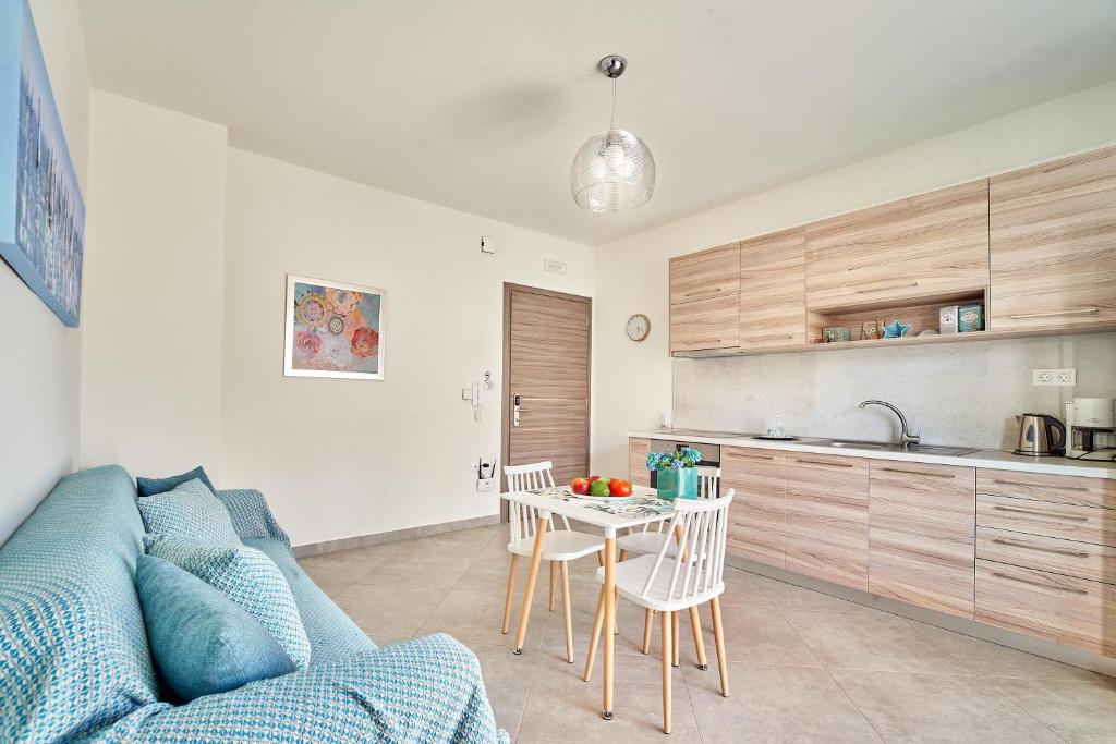 Lydia's Apartments - 3