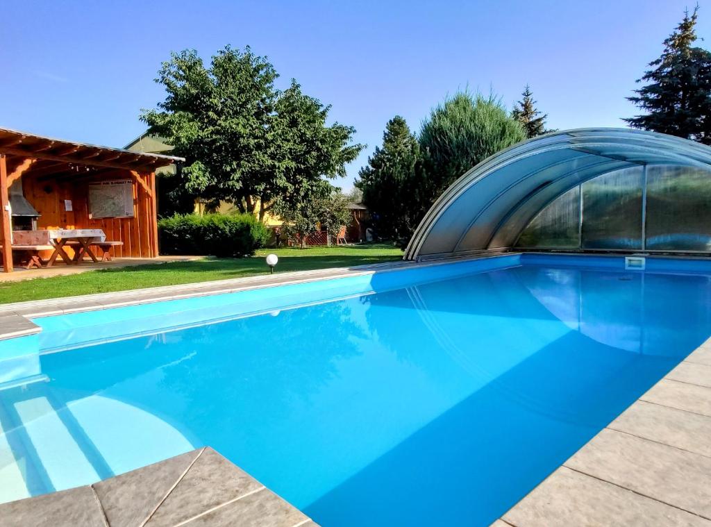 Bazén v ubytování Villa Real Paradise nebo v jeho okolí
