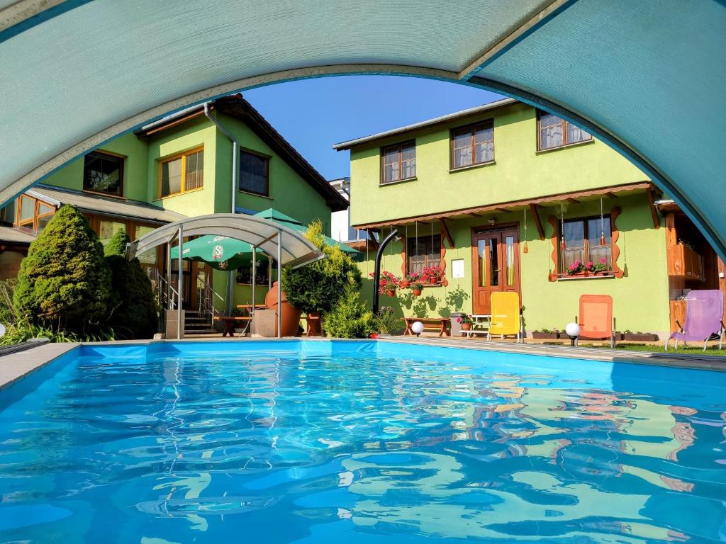 Bazén v ubytování Villa Real Paradise nebo v jeho okolí