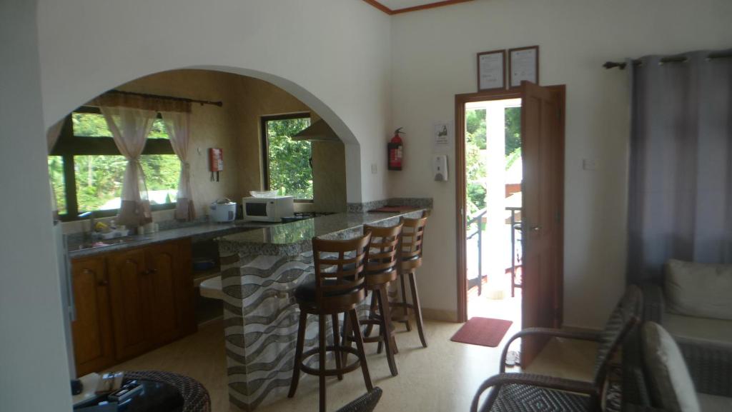 Imagem da galeria de Belle Rose Vue guest house em Baie Sainte Anne