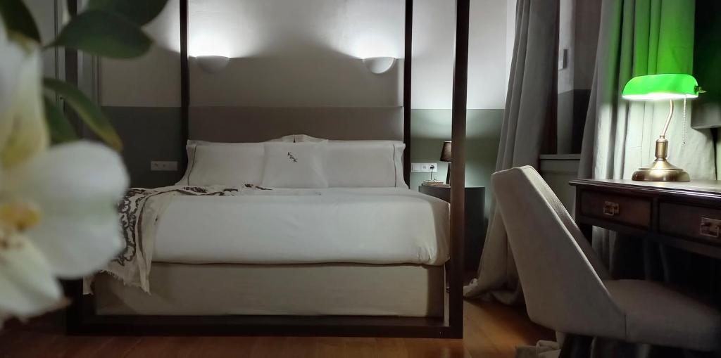 Posteľ alebo postele v izbe v ubytovaní ATHINAIDOS QUARTERS by K&K