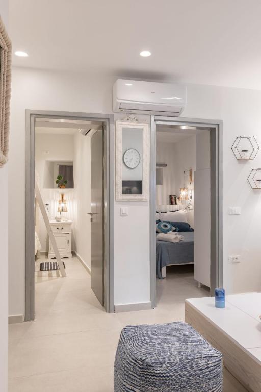 Marno Mykonos Apartment客房内的一张或多张床位