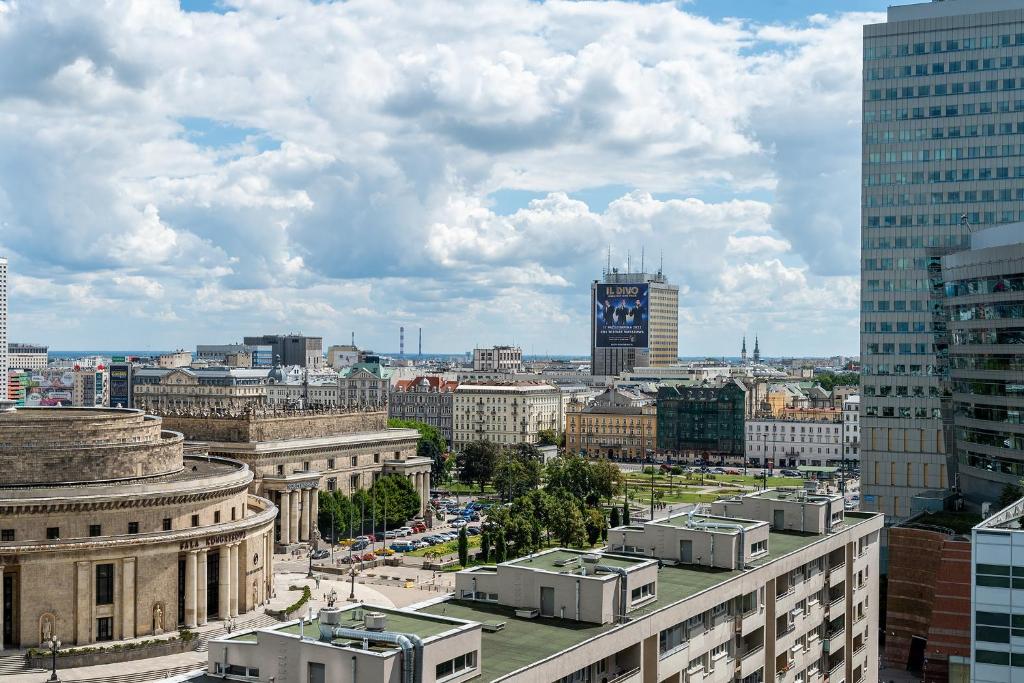 a view of a city with tall buildings at Śliska 3 - studio - 100m od Złotych Tarasów oraz 200m od Dworca Centralnego, piękny widok na panoramę Warszawy - Wifi - Smart TV 55 cali - Better Rental in Warsaw