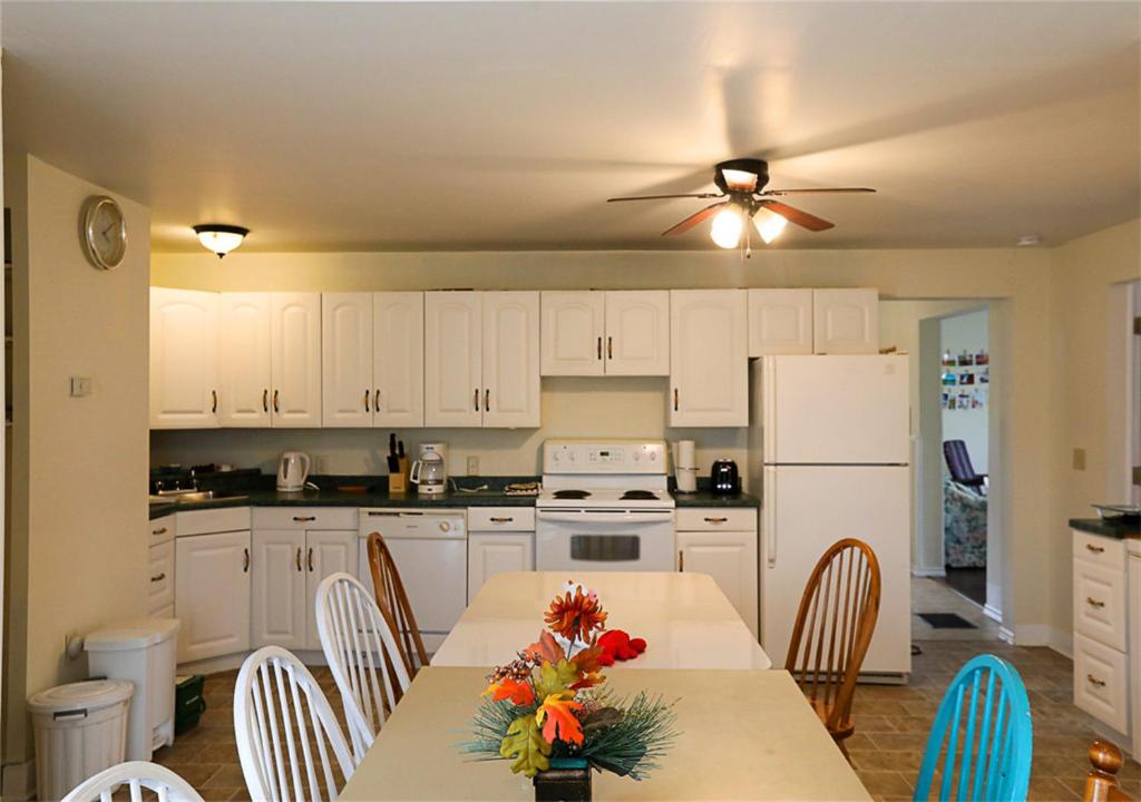 Island Life Cottages - Five-Bedroom House