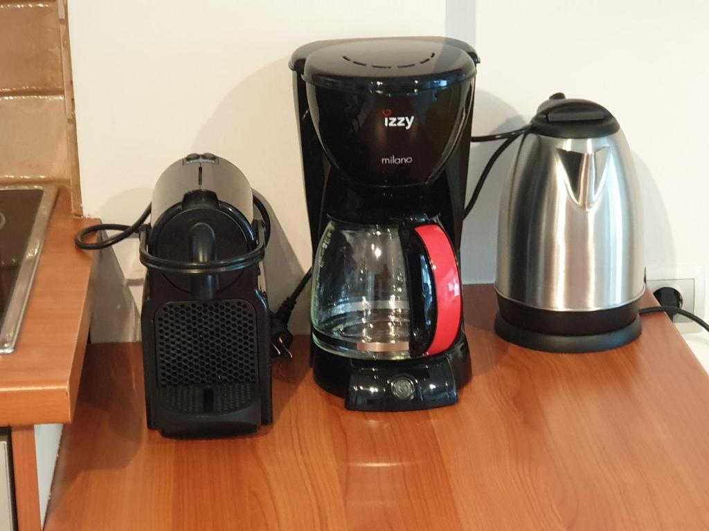 Příslušenství pro přípravu čaje a kávy v ubytování HOUSE SUITES DOMAINE