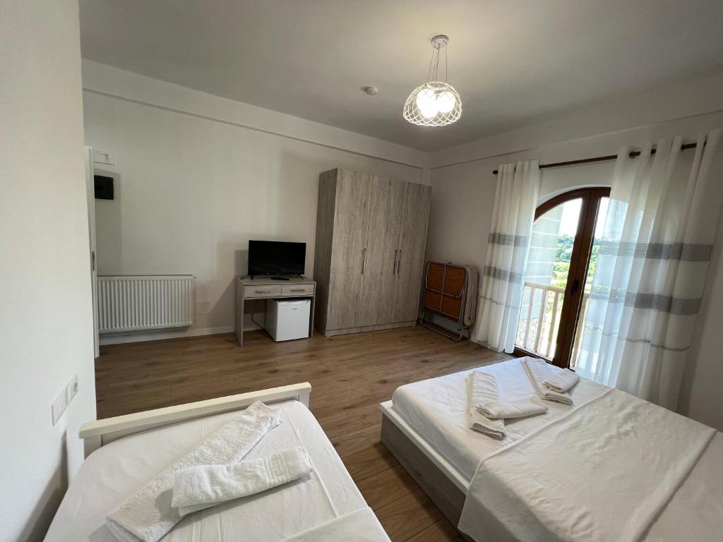 Postel nebo postele na pokoji v ubytování Bujtina Celiku