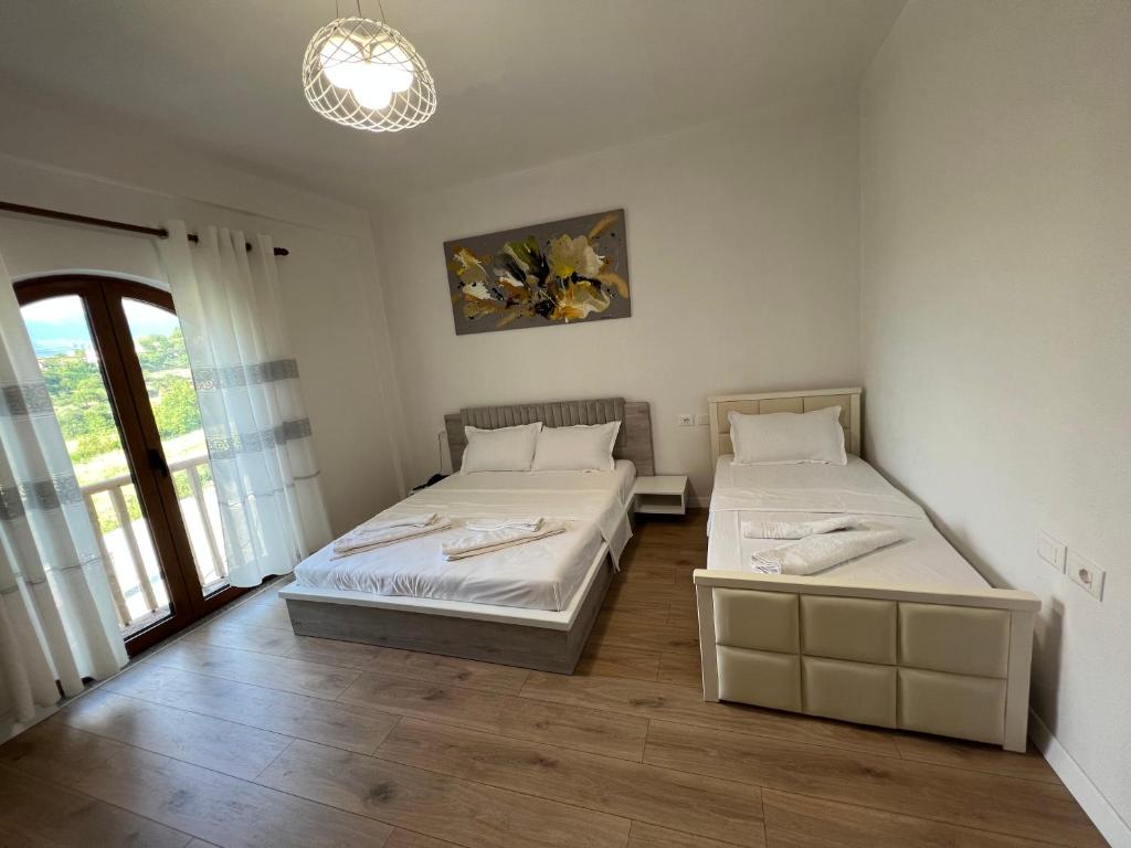 Postel nebo postele na pokoji v ubytování Bujtina Celiku