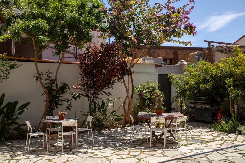 Zahrada ubytování MeMeraki Artist Residency