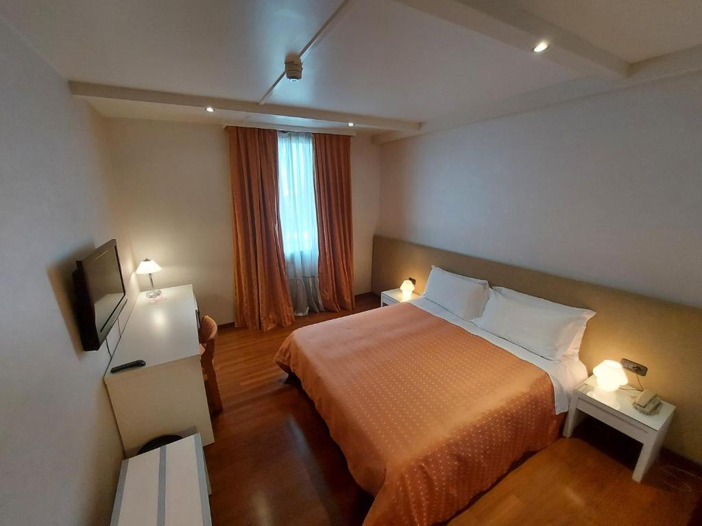 Postel nebo postele na pokoji v ubytování Hotel Posta 77