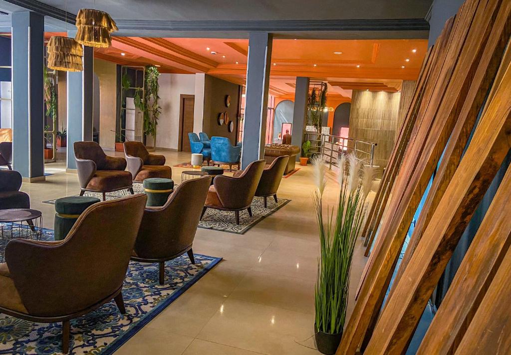 a lobby with chairs and a waiting room at HOTEL MASSALEY in Bamako