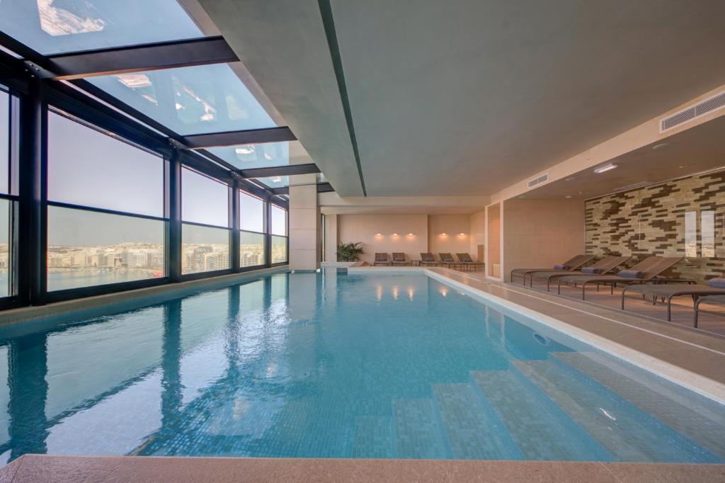 Bazén v ubytování Land's End, Boutique Hotel nebo v jeho okolí
