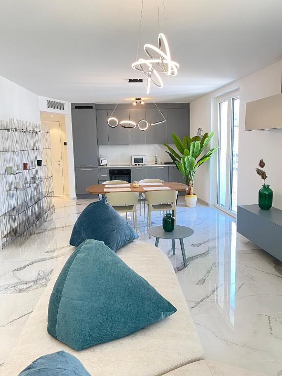Flat Iron Apartments by Quokka 360 - modern building 5 min from the centre of Lugano - Penthouse Apartment