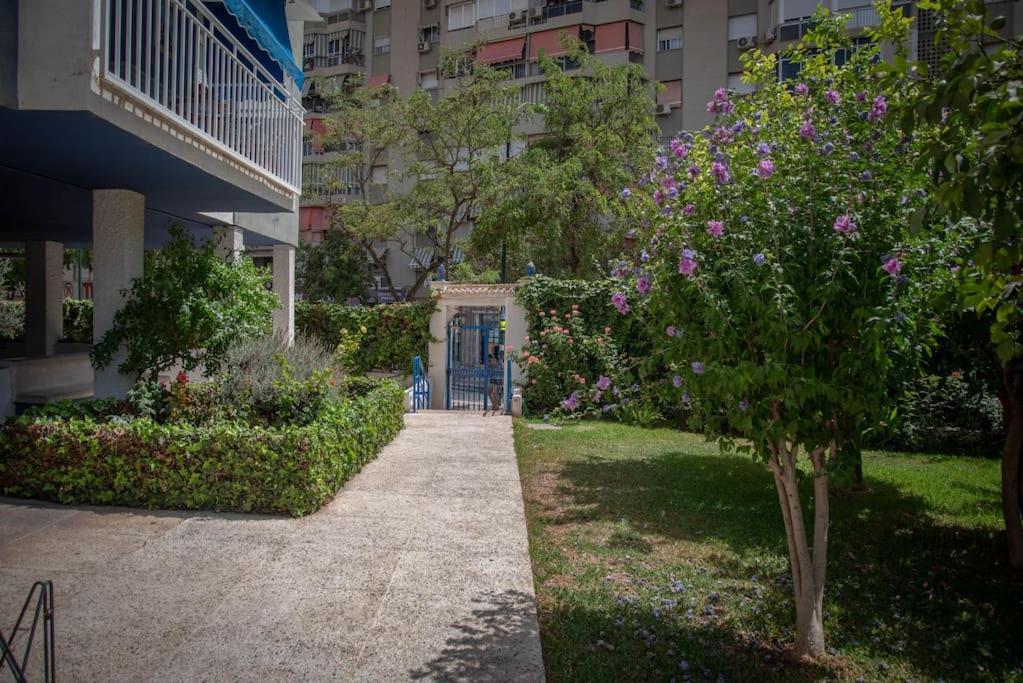 Vonkajšia záhrada v ubytovaní Piso con Jardín