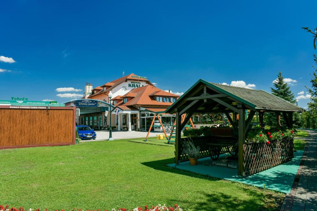 Ogród w obiekcie Hotel Kralj