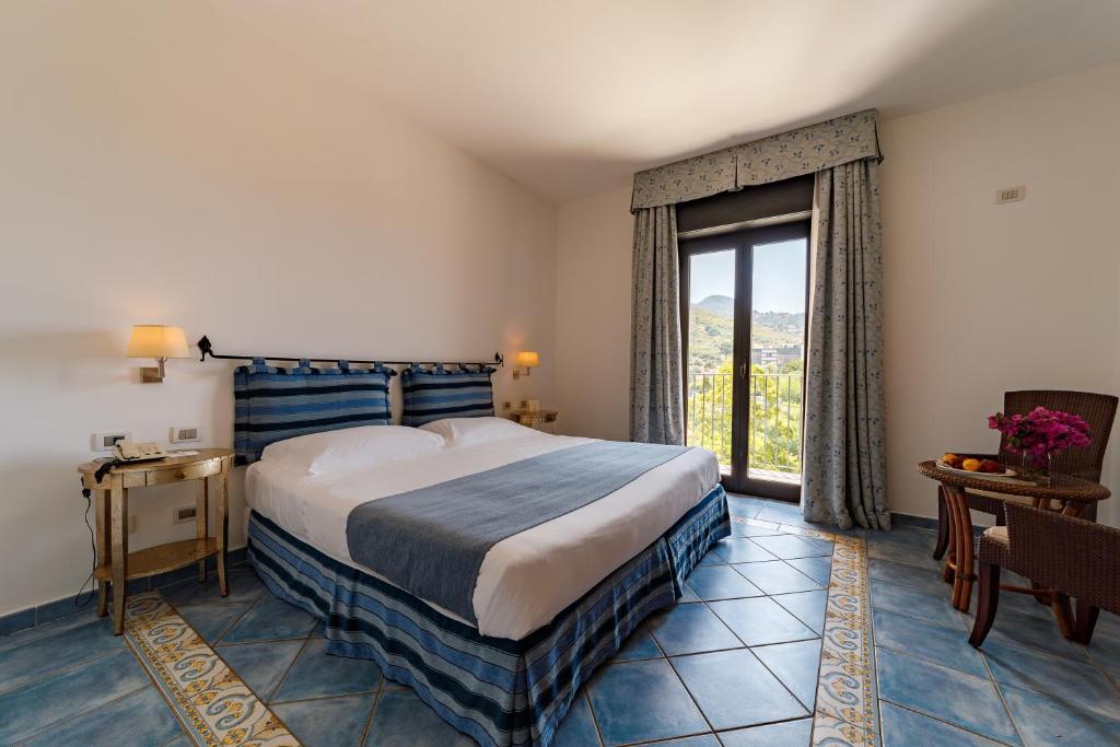 Alberi Del Paradiso - Deluxe Triple Room With Partial Sea View