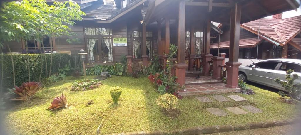 Villa Kayu Green Apple Cipanas - Housity