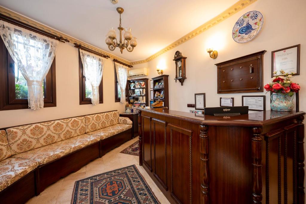 TV a/nebo společenská místnost v ubytování Osmanhan Hotel