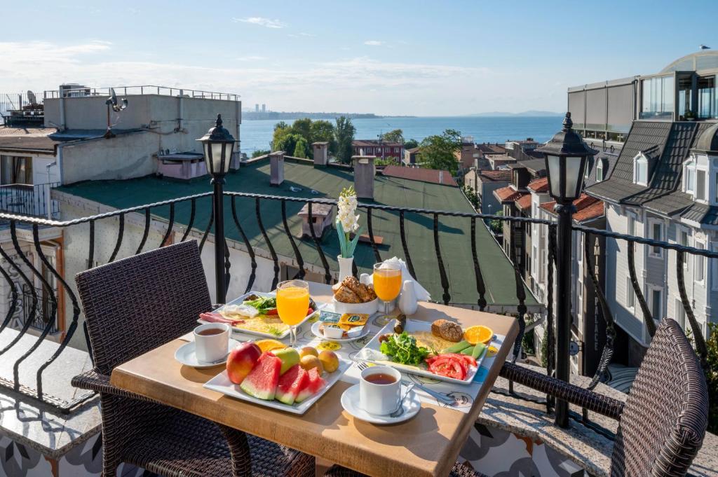 Jídlo v hotelu nebo okolí