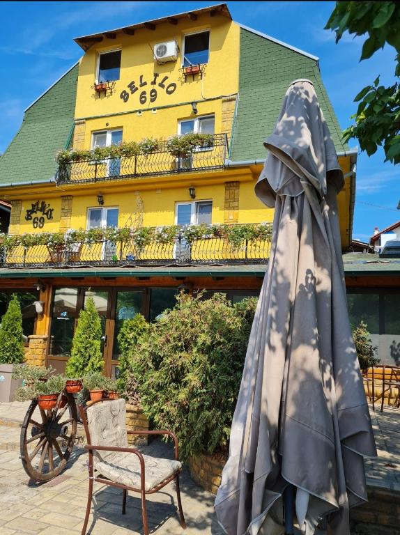 The building in which the homestay is located