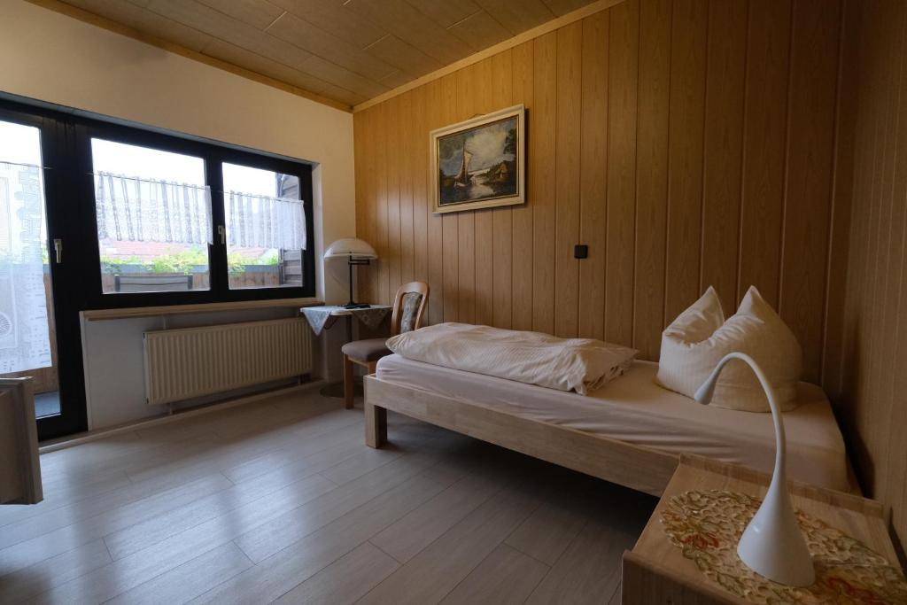 Postel nebo postele na pokoji v ubytování Pension Hofmann