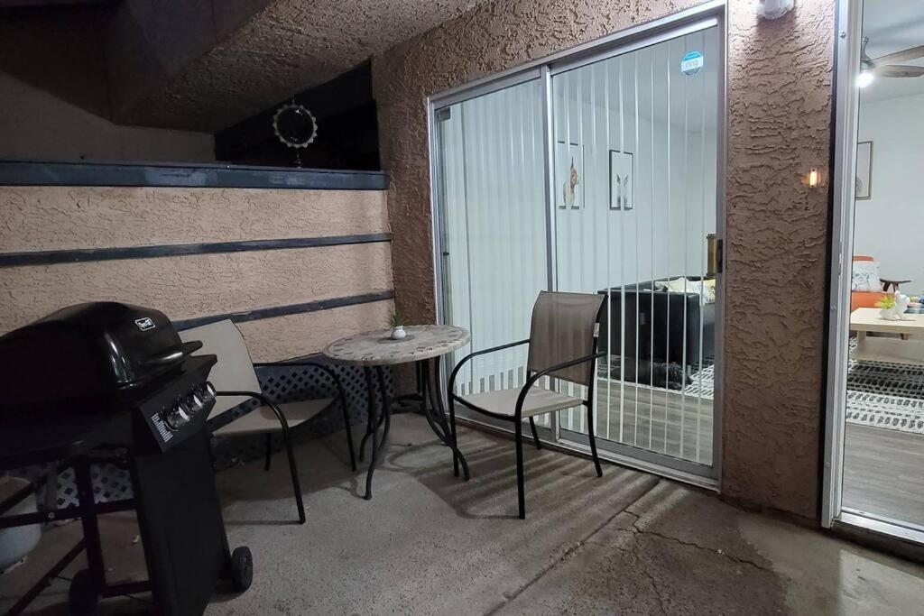 L - Fully remodeled and professionally decorated photo