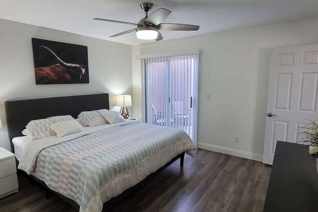 L - Fully remodeled and professionally decorated photo
