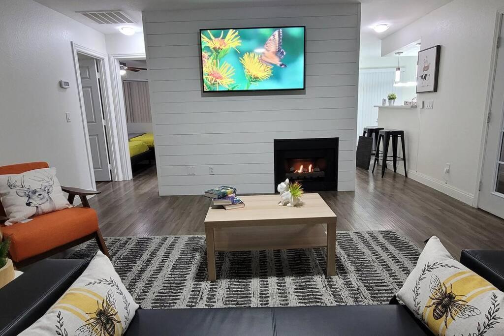 L - Fully remodeled and professionally decorated photo