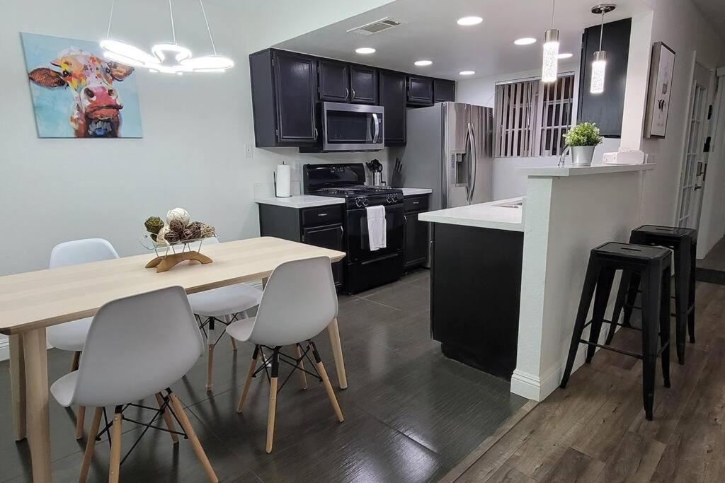 L - Fully remodeled and professionally decorated photo