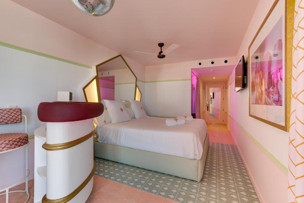 Grand Paradiso Ibiza - Adults Only, Bahia de Sant Antoni ...