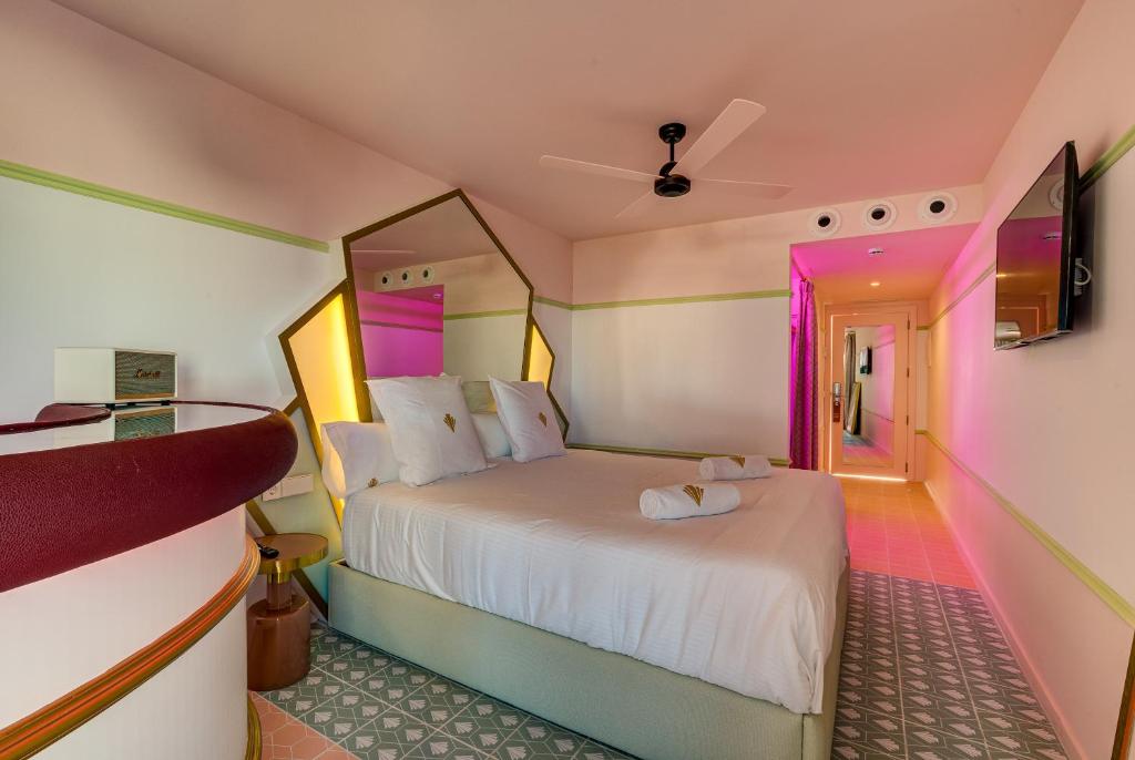 Grand Paradiso Ibiza - Adults Only, Bahia de Sant Antoni ...